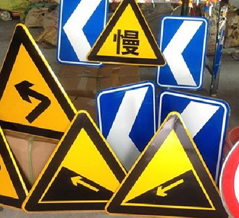 武功标识标牌中颜色的确定是很重要的。